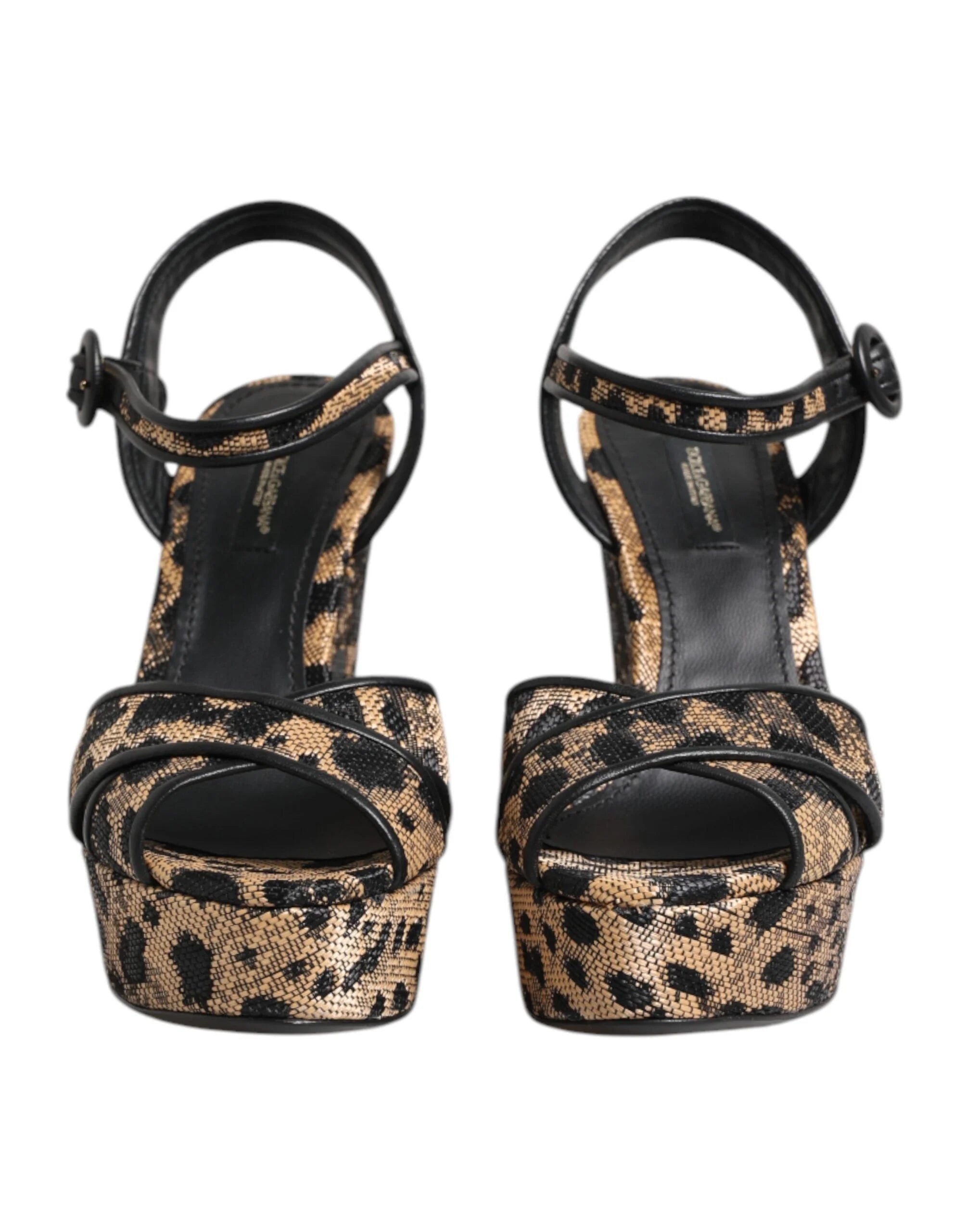 Dolce & Gabbana leopard print wedge sandalen met zwarte enkelbandjes en goudkleurige hardware, voorkant.