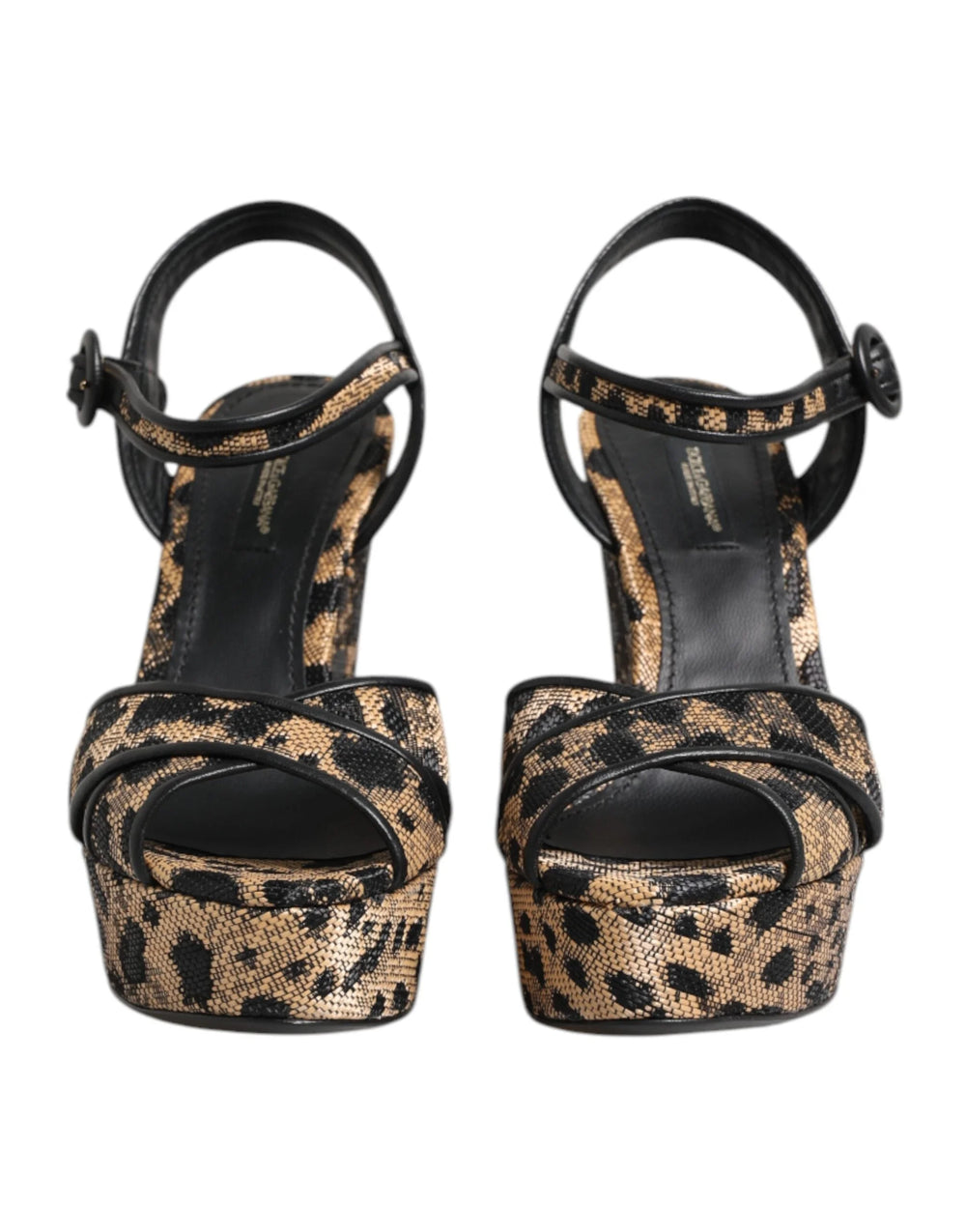 Dolce & Gabbana leopard print wedge sandalen met zwarte enkelbandjes en goudkleurige hardware, voorkant.