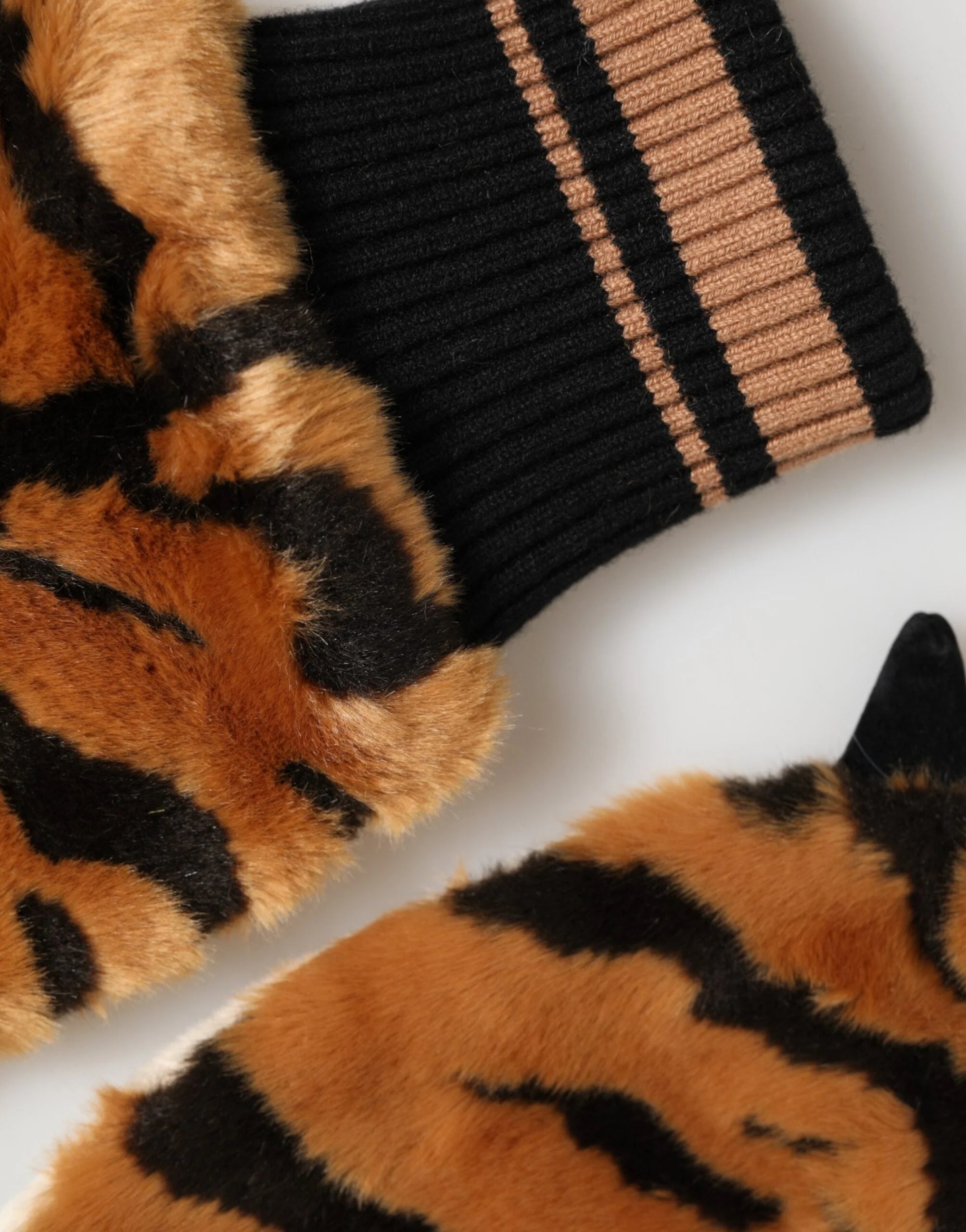 Dolce & Gabbana Brown Tiger Knitted Fur Wrist Mitten One Size Gloves - One Size