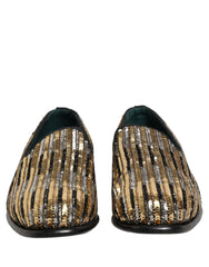 Profil latéral des mocassins de soirée Dolce & Gabbana ornés de sequins dorés, mettant en valeur la courbe élégante et le talon compensé bas.