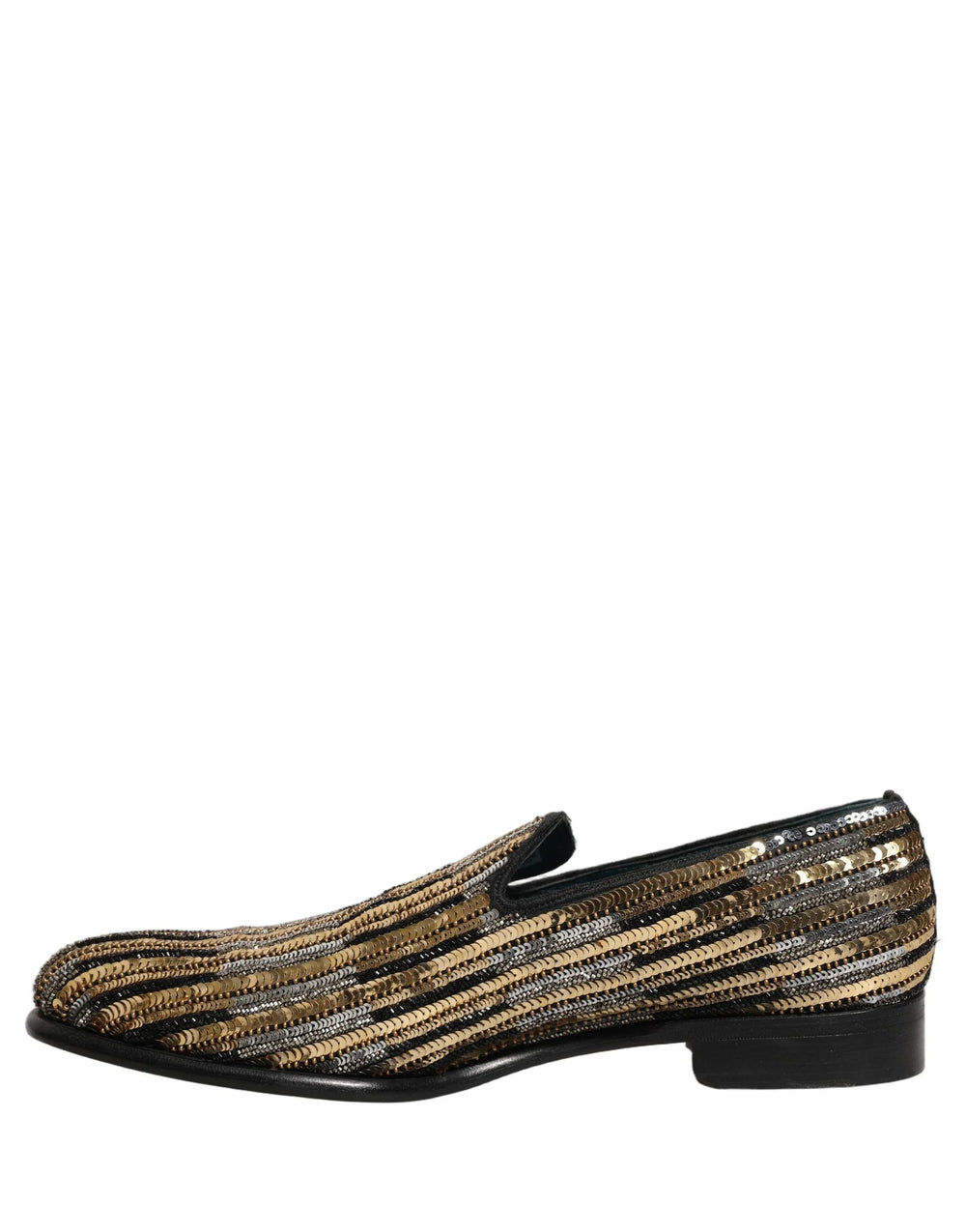 Prise de vue détaillée de la semelle en cuir et du savoir-faire des mocassins Dolce & Gabbana ornés de sequins dorés.