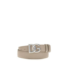 Dolce & Gabbana szürke tehénbőr Bos Taurus öv, fényes ezüstszínű csatral és minimalista, normál szélességgel.