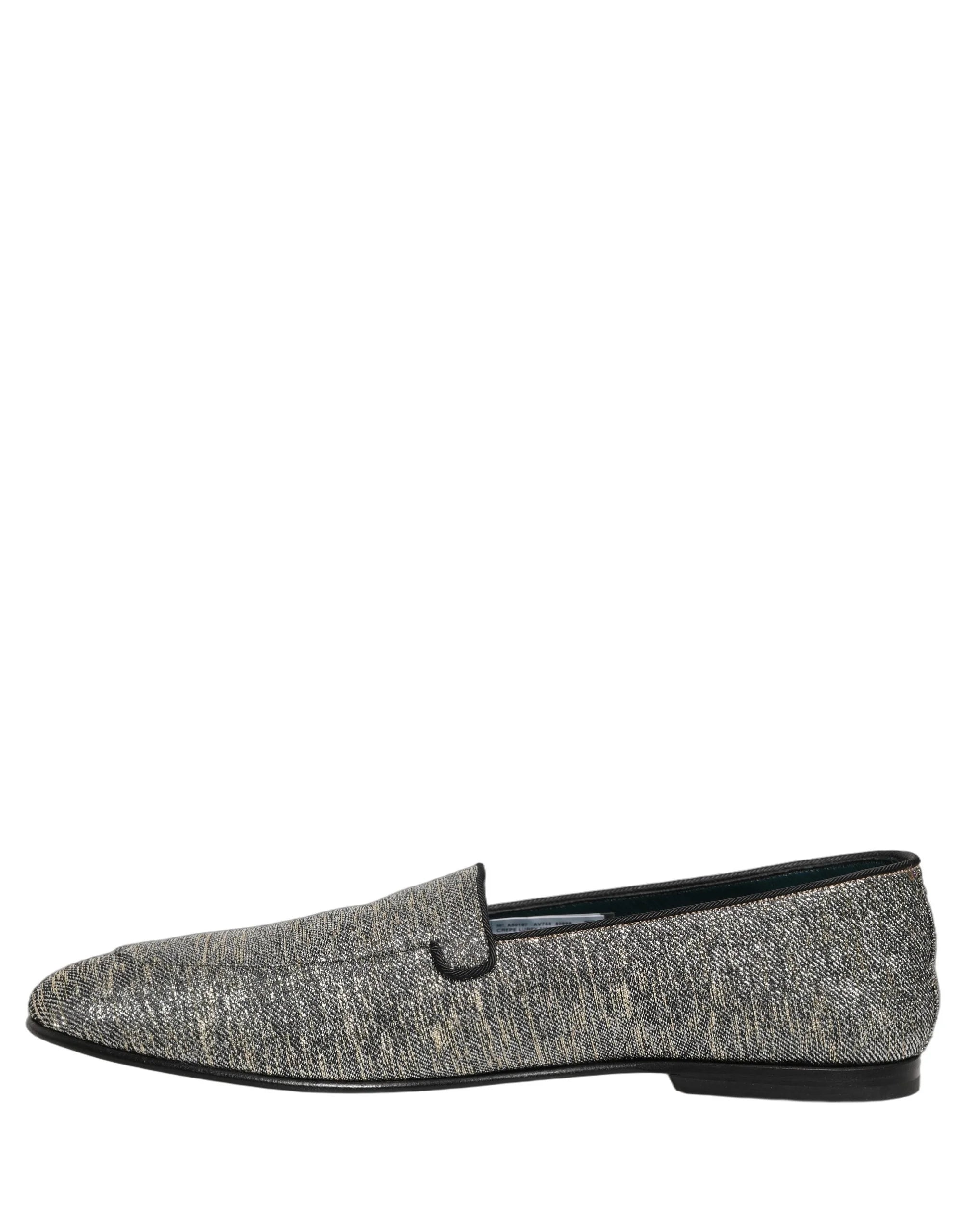 Detailopname van de hoogwaardige leren zool en afwerking van deze in Italië gemaakte schoenen.