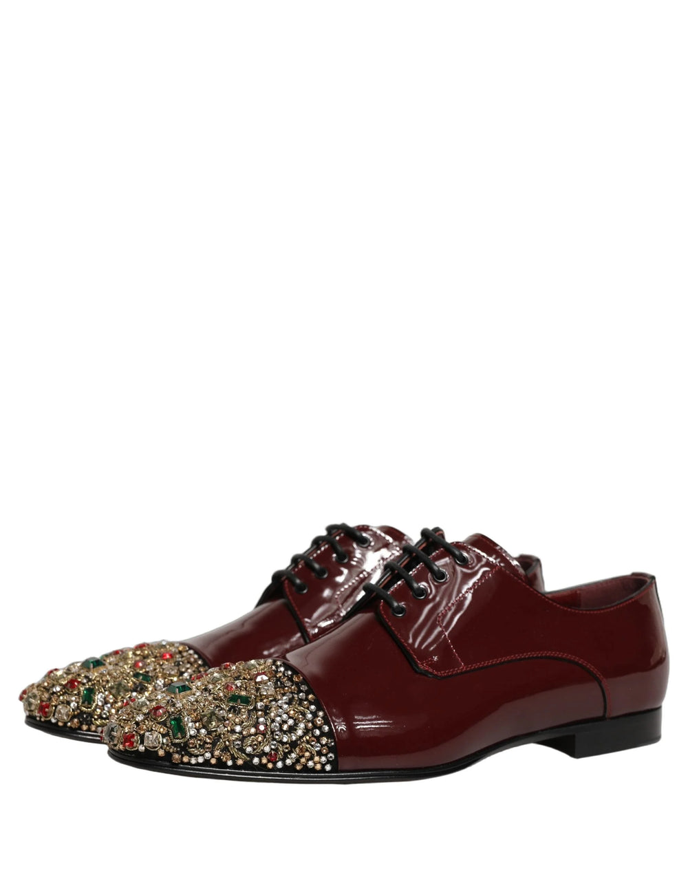 Marooni nahast piduliste kingade tagaview Dolce & Gabbana poolt, mis rõhutab struktuurset kontsa ja viimistletud välimust.