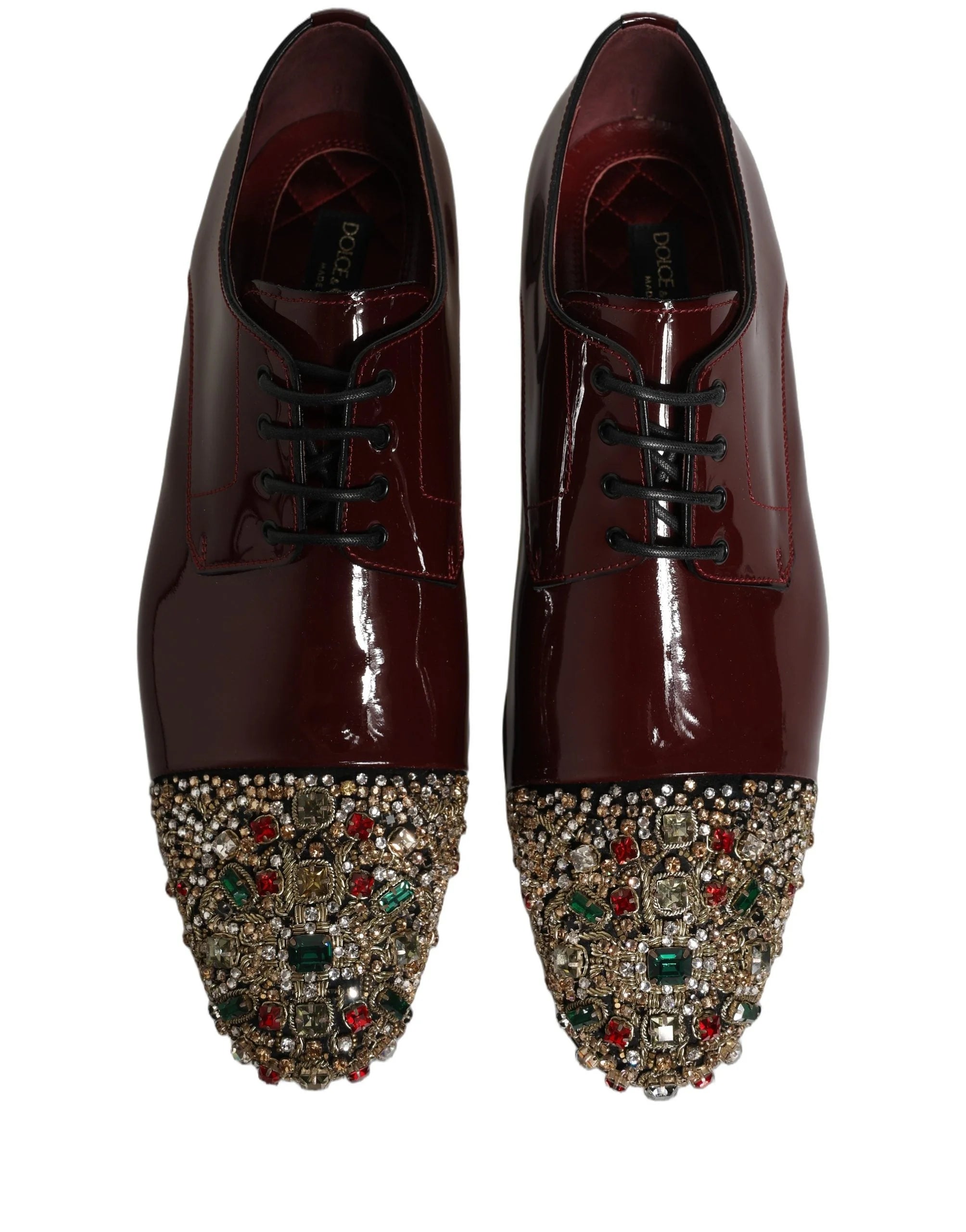 Dolce & Gabbana marooni kingade küljepilt, mis näitab stiilset siluetti ja kündilist kontsa.