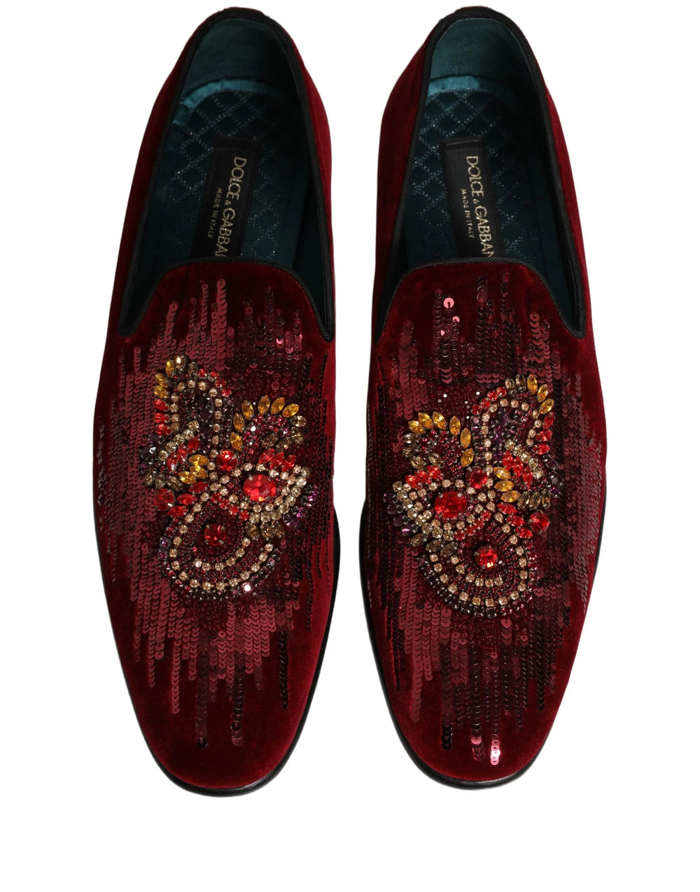 Dolce & Gabbana marooni värvi pidulike kingade tagaview, mis rõhutab tugevdavat nahast kontsa ja täpset Itaalia käsijälge.