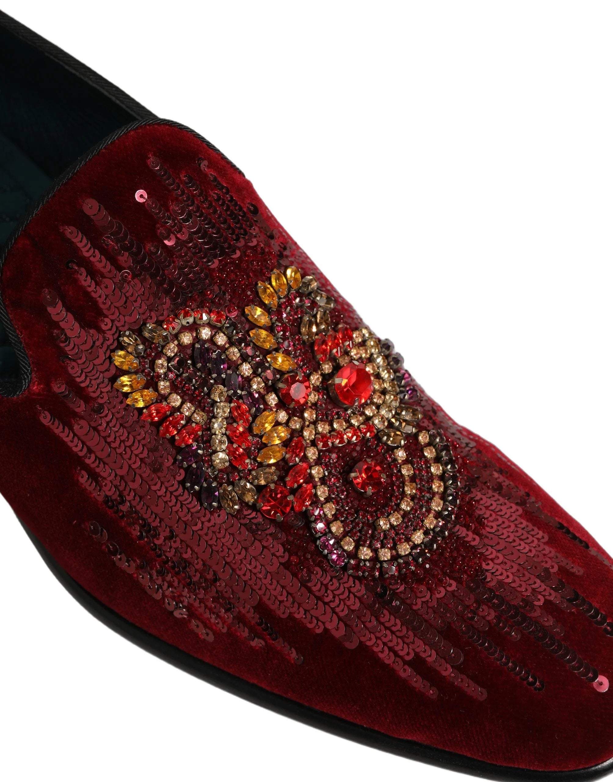 Dolce & Gabbana meeste marooni värvi paeltega kingad, mis on kaunistatud keerukate kivikividede ja nahast detailidega.