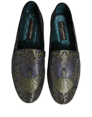 Vista traseira dos sapatos de jacquard Dolce & Gabbana, destacando o padrão floral uniforme e a taça do calcanhar estruturada.