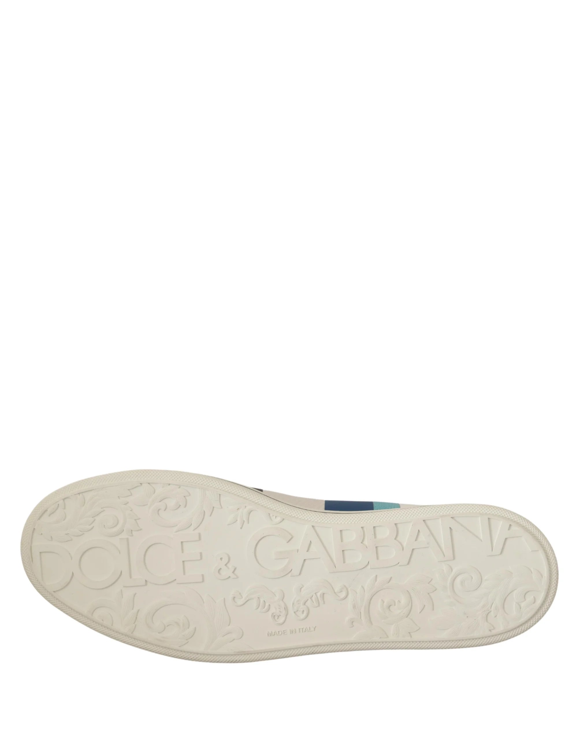 Vista angular dos ténis de couro multicolorido Dolce & Gabbana, destacando o perfil elegante e a estética moderna.