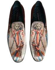 Vista posterior dos sapatos slip-on multicolor da Dolce & Gabbana, destacando o calcanhar estruturado e o estampado perfeito.