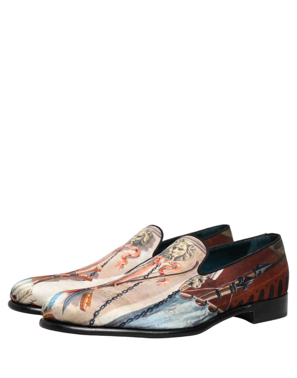 Vista superior dos mocassins com motivos de leão da Dolce & Gabbana, exibindo o design simétrico e a palmilha acolchoada em couro.
