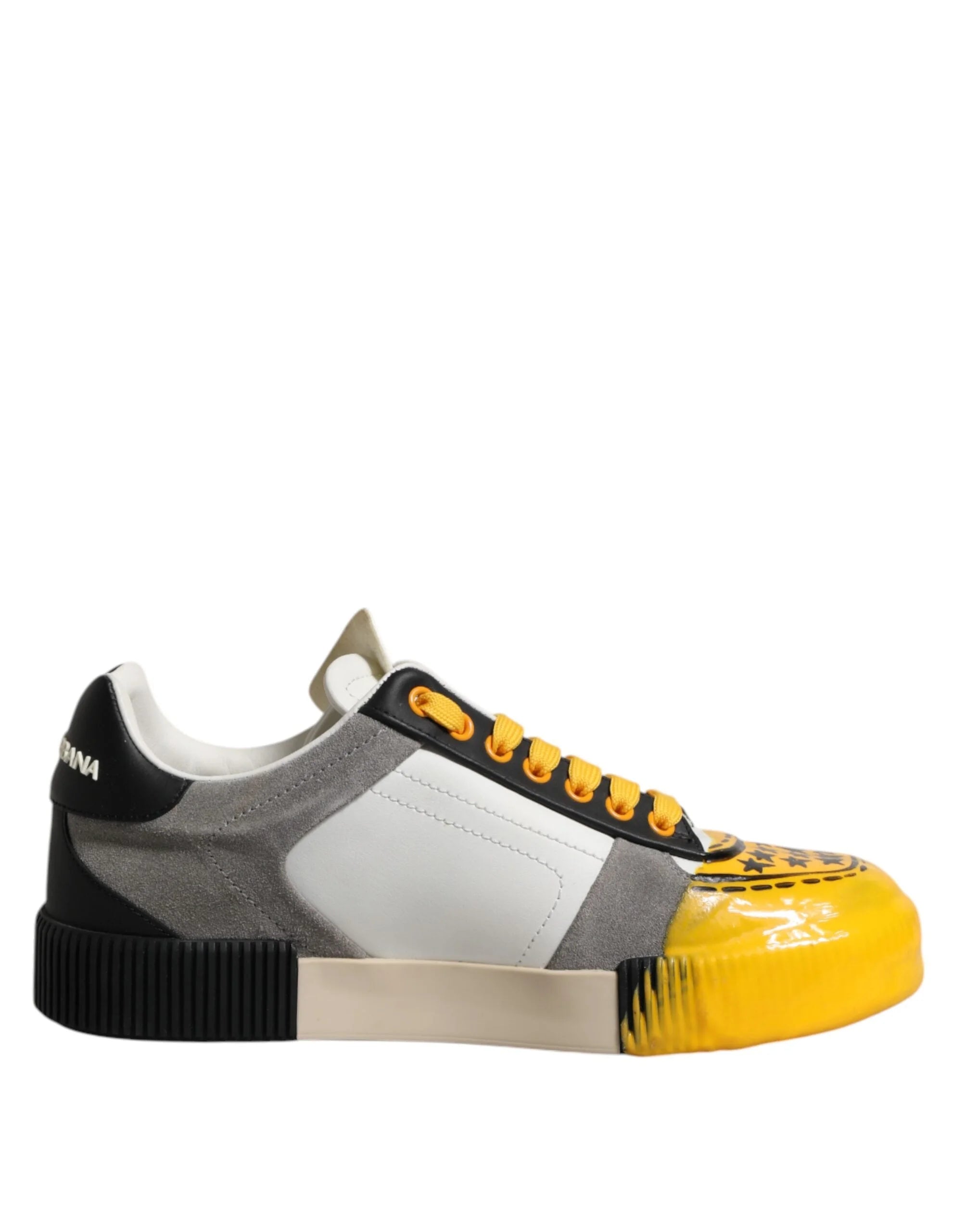 Schuine opname van de Miami sneakers van Dolce & Gabbana, waarbij de moderne atletische esthetiek en vakmanschap worden benadrukt.