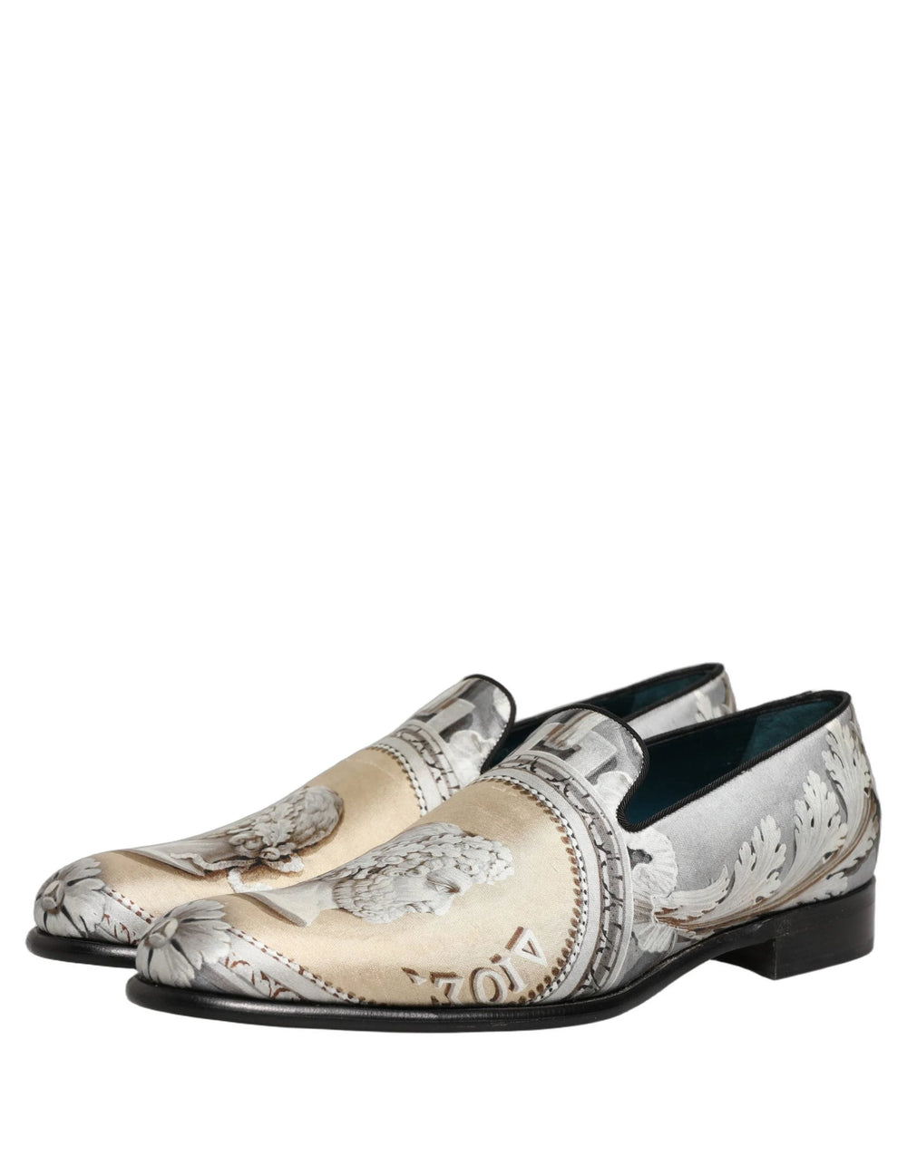 Draufsicht auf die Mehrfarb-Loafer für Herren von Dolce & Gabbana, die das aufwendige Mehrfarb-Grafikmuster und das Lederfußbett zeigen.
