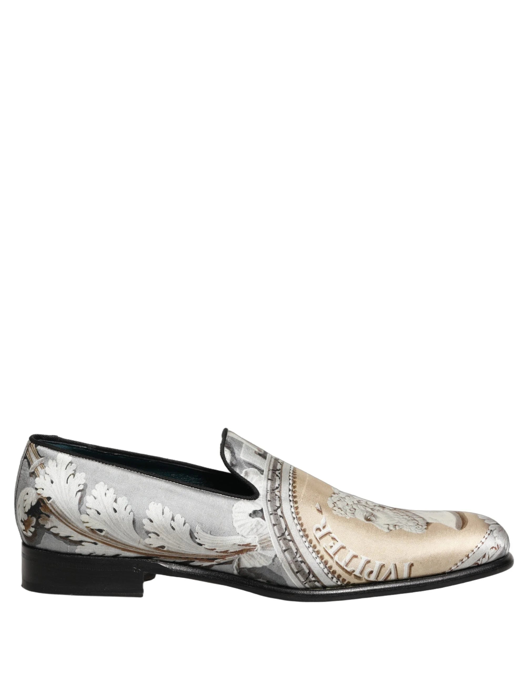 Unteransicht der römischen Loafer von Dolce & Gabbana, die die hochwertige Ledersohle und die Handwerkskunst zeigen.