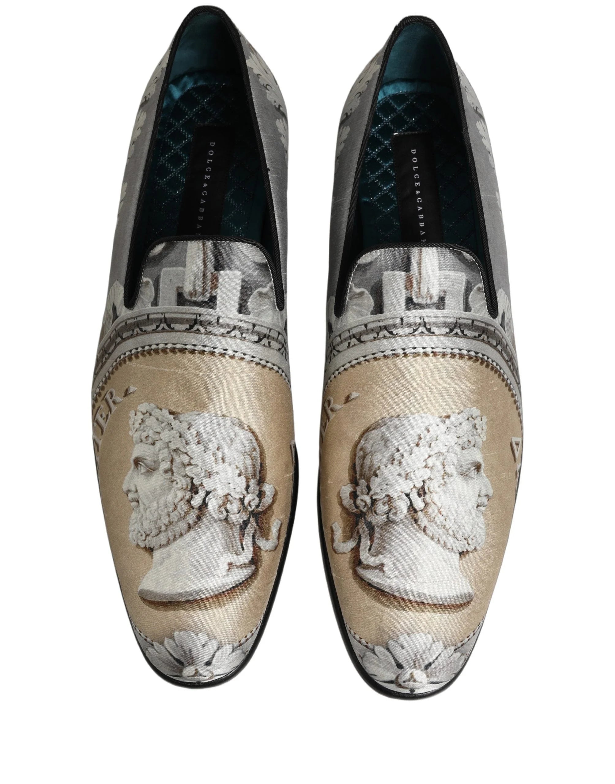 Rückansicht der römischen Slipper-Loafer von Dolce & Gabbana, die die nahtlose Leder-Heel-Konstruktion hervorheben.