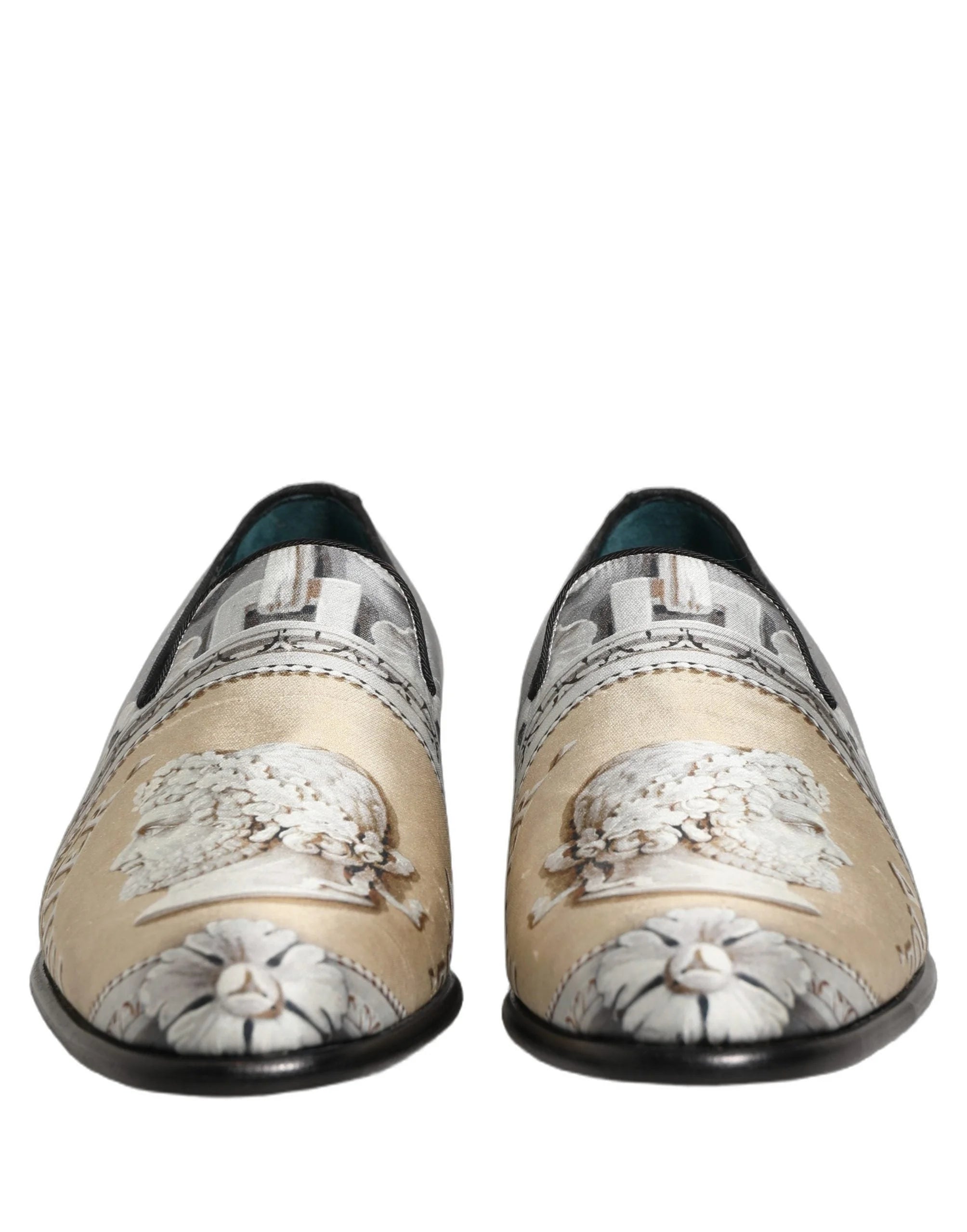 Seitenansicht von Dolce & Gabbana Mehrfarb-Leder-Slipper-Loafern, die die elegante Silhouette zeigen.