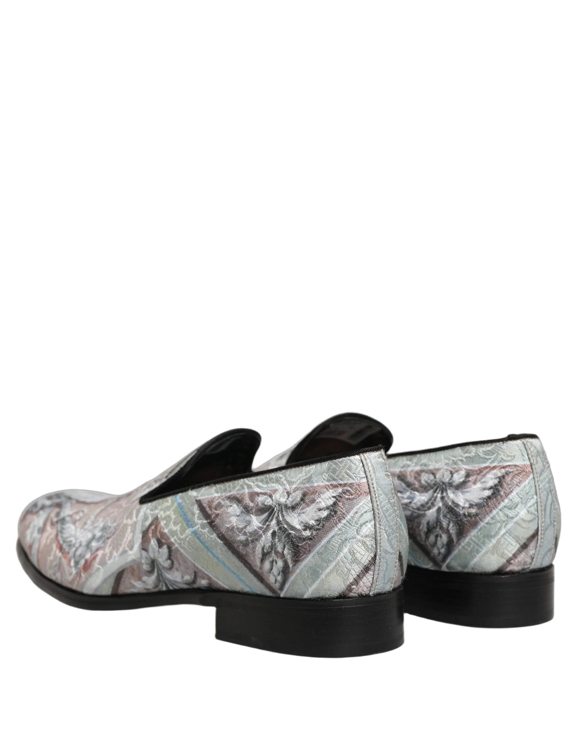 Oversigtsbillede af Dolce & Gabbana fløjels slippers, der viser den quiltede læderindersål og brandlogoet.