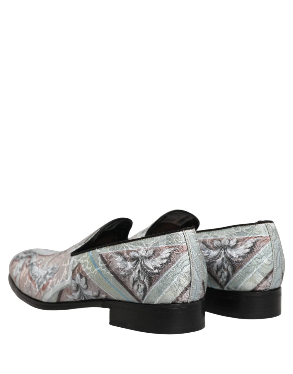 Oversigtsbillede af Dolce & Gabbana fløjels slippers, der viser den quiltede læderindersål og brandlogoet.