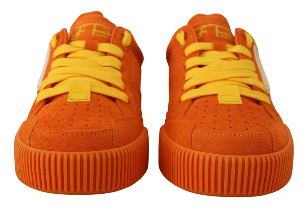 Sneakers P.J. Tucker της Dolce & Gabbana σε ζωηρό πορτοκαλί σατέν και δέρμα με χοντρή πλατφόρμα.