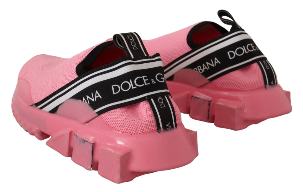 Bočný pohľad na ružové nízke tenisky Dolce & Gabbana Sorrento s architektonickou bielou a čiernou medzipodošvou.