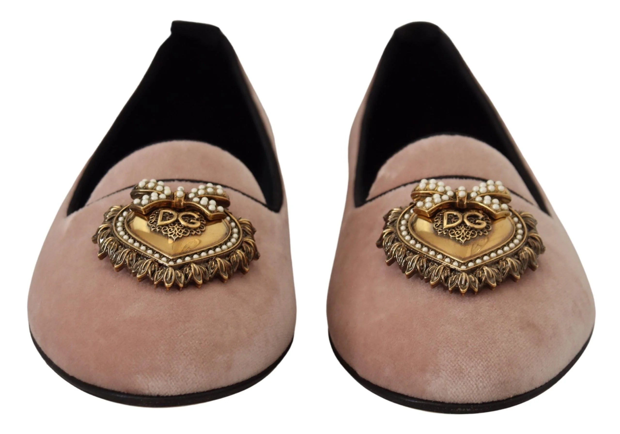 Imagine detaliată a tălpii exterioare durabile și a construcției tocului pentru pantofii slip-on Dolce & Gabbana din catifea.