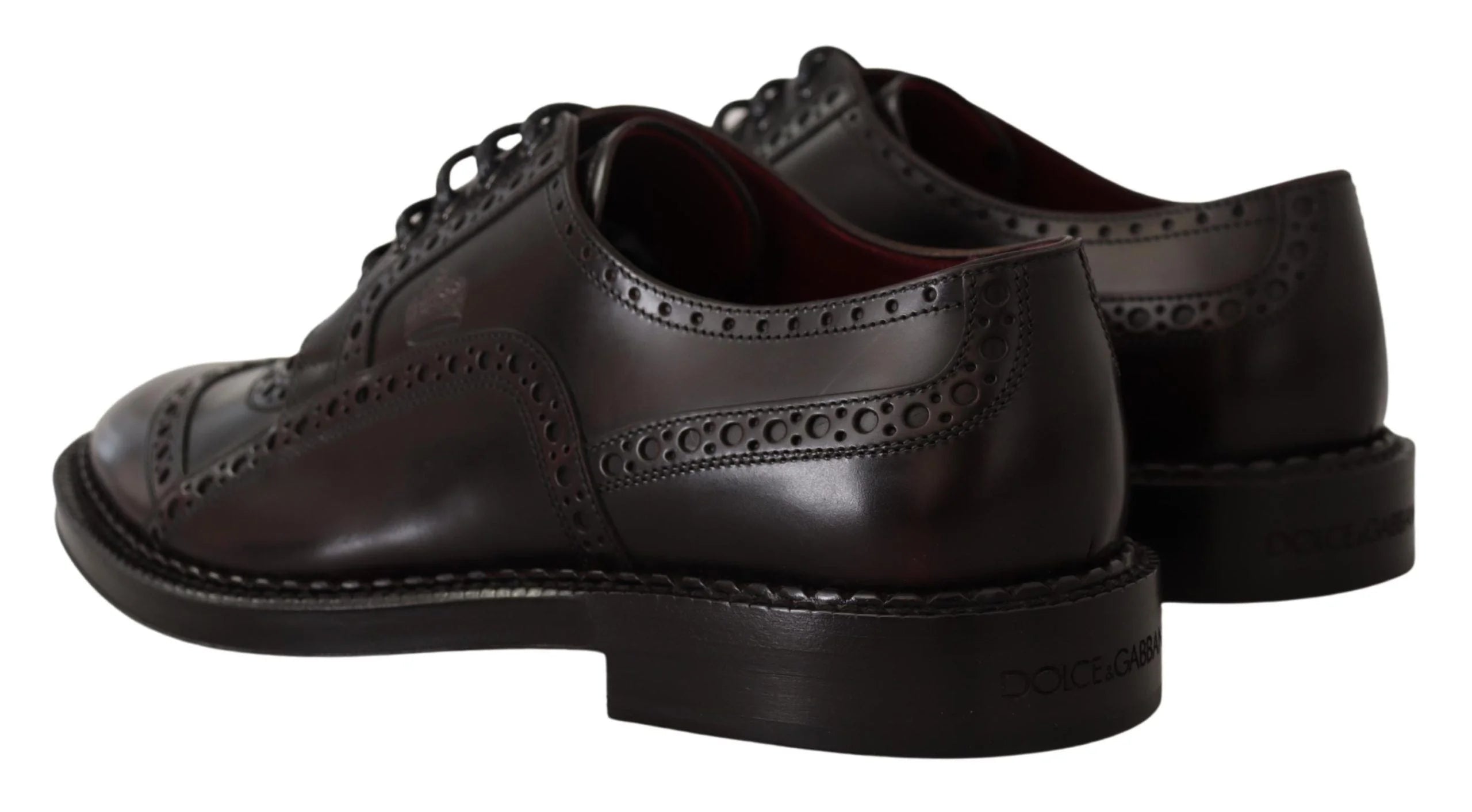 Profil lateral al pantofilor Oxford formali lila Dolce & Gabbana, care prezintă silueta elegantă și toc stratificat.