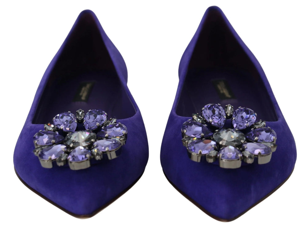 Rückansicht der luxuriösen violetten Loafer aus Ziegenleder von Dolce & Gabbana, die den strukturierten Absatz und die weiche Lederoptik hervorheben.