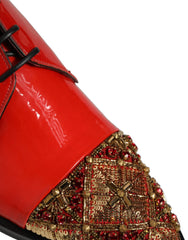 Zapatos de vestir Derby rojos de cuero para hombre de Dolce & Gabbana con adornos de cristal, vista frontal.