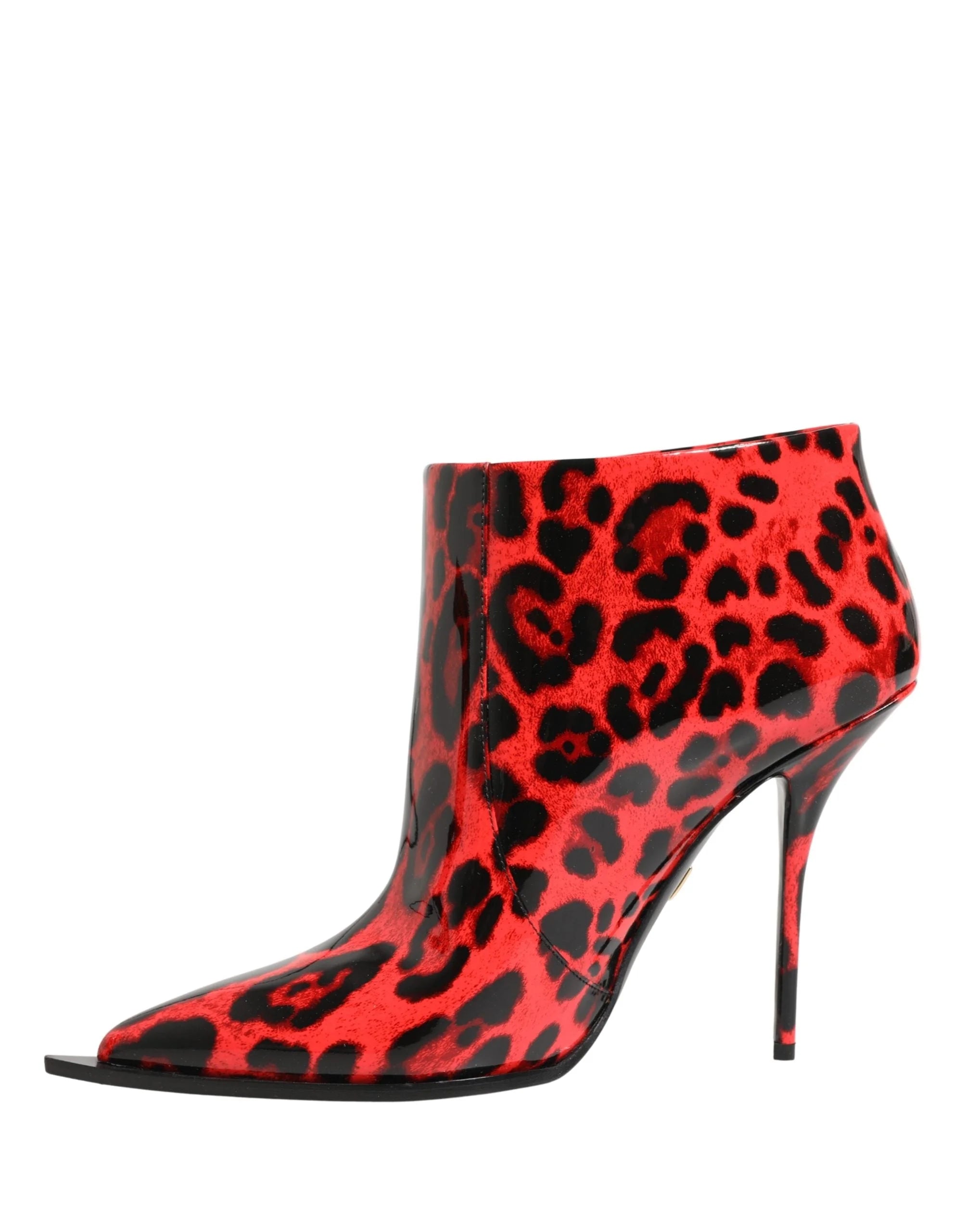Détail de la semelle en cuir des bottines Dolce & Gabbana avec une gravure authentique du logo et un savoir-faire Made in Italy. 
