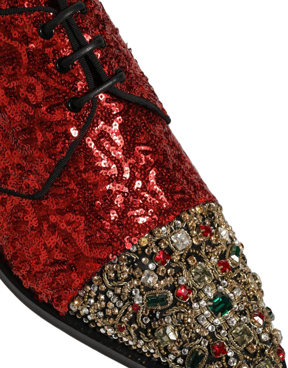 Dolce & Gabbana Herren-Derby-Schuhe mit roten Paillettenverzierungen, ein lebendiges Statement in luxuriösem Abendschuhwerk.