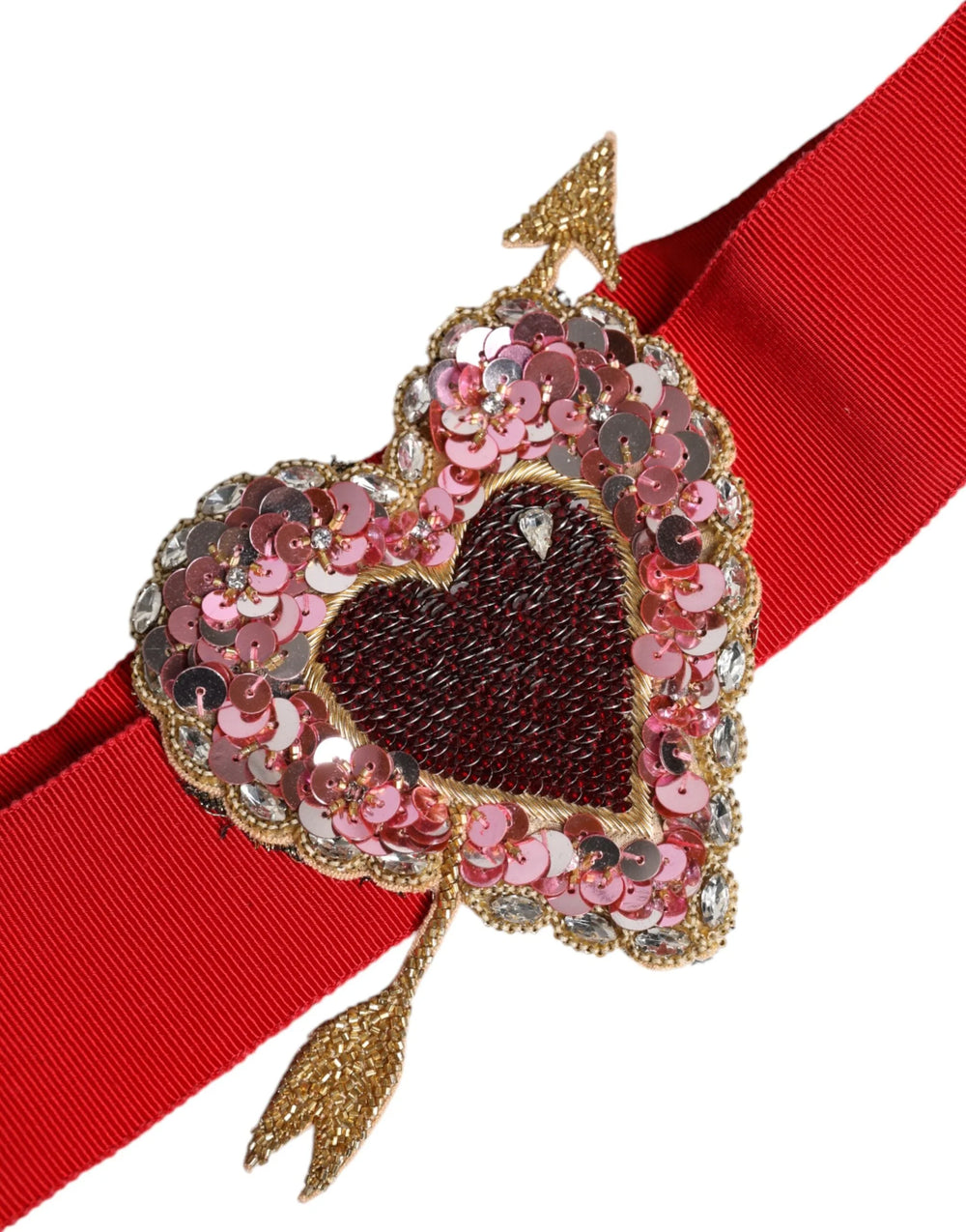 Részlet a Dolce & Gabbana piros rugalmas széles öv belső márkázásáról és anyagösszetételéről.