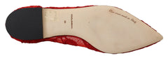 Dolce & Gabbana Red Taormina loafers de renda com ornamentos florais de cristal no dedo do pé, vista frontal.