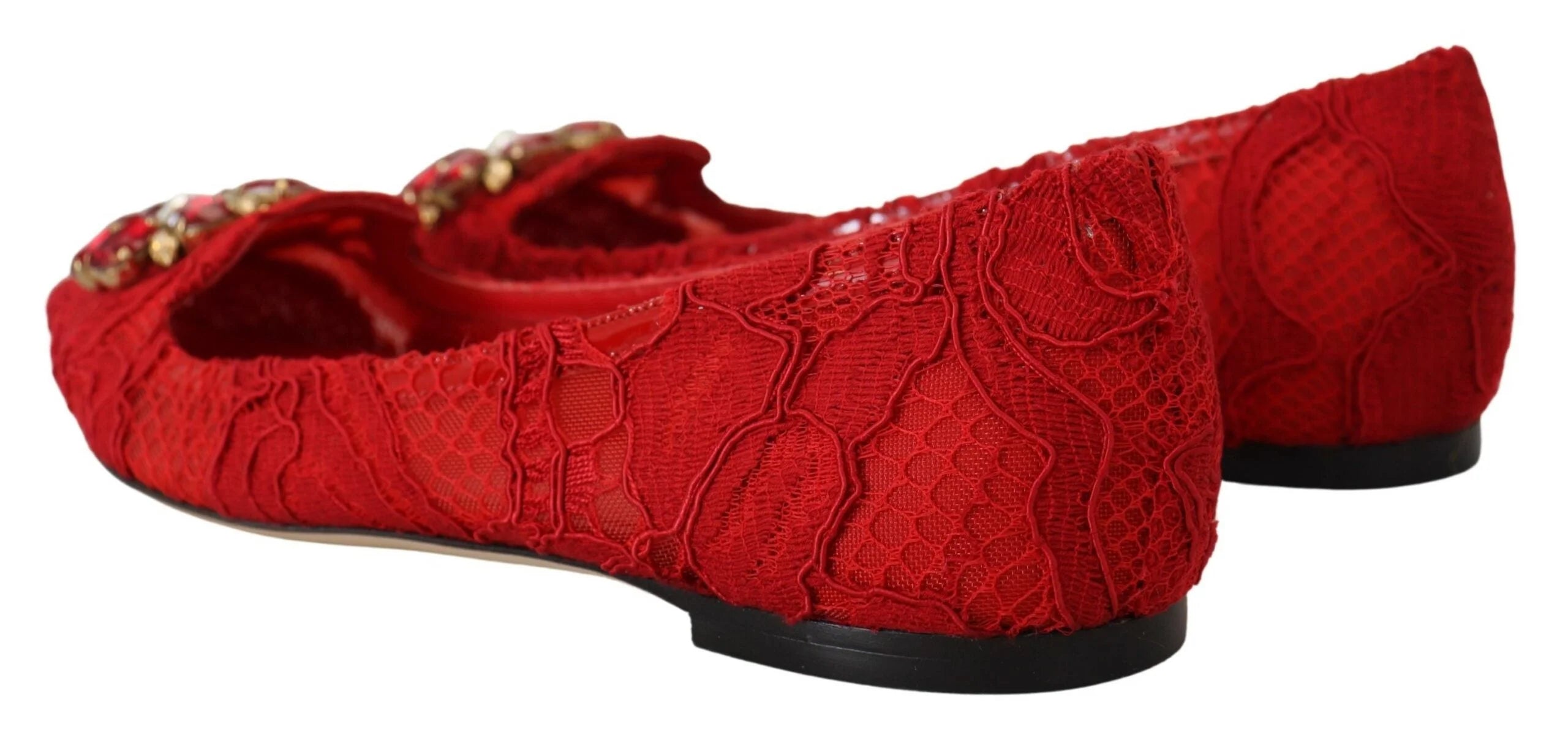 Vista detalhada da textura de renda Taormina e do fino artesanato destes mocassins vermelhos de luxo da Dolce & Gabbana.
