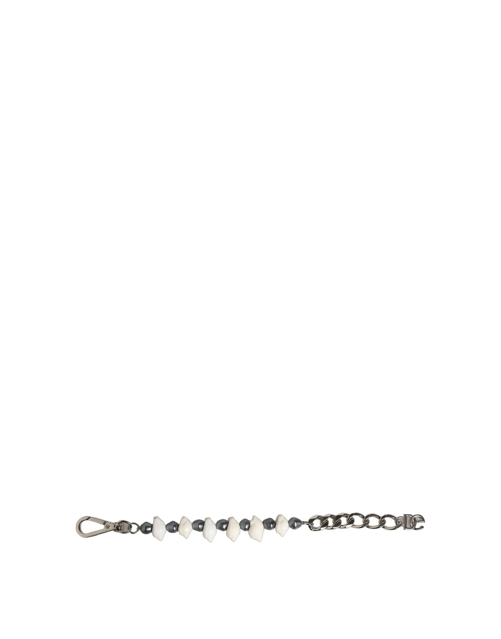Zijaanzicht van de door AmeOro samengestelde Dolce & Gabbana kralenarmband, met de ingewikkelde zilverkleurige ketting en schelpmotief.