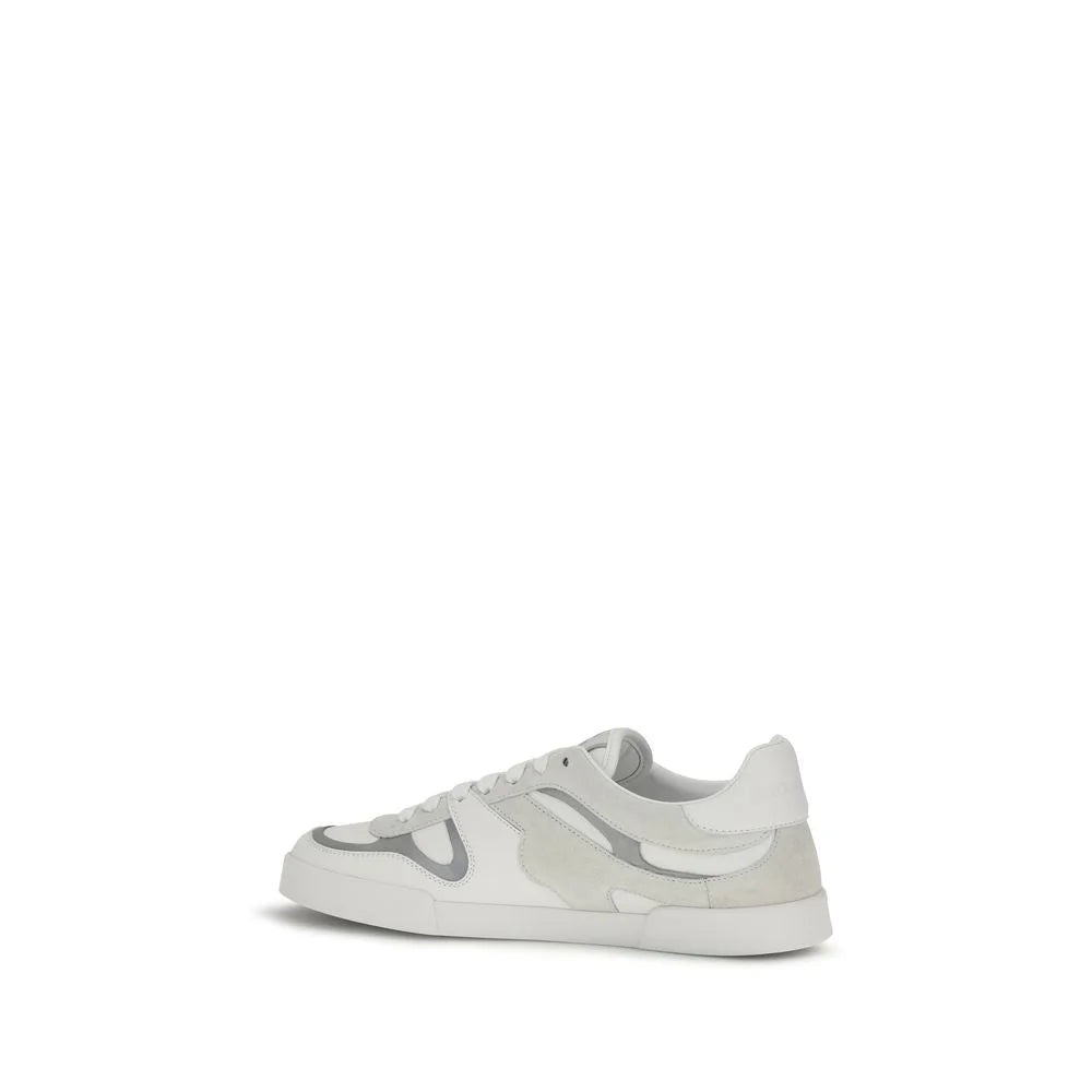 מבט אחורי על ה-Bos Taurus low tops של Dolce & Gabbana המדגיש את הדוחף העקב המחוזק ואת התפירה המדויקת.