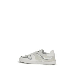 מבט אחורי על ה-Bos Taurus low tops של Dolce & Gabbana המדגיש את הדוחף העקב המחוזק ואת התפירה המדויקת.