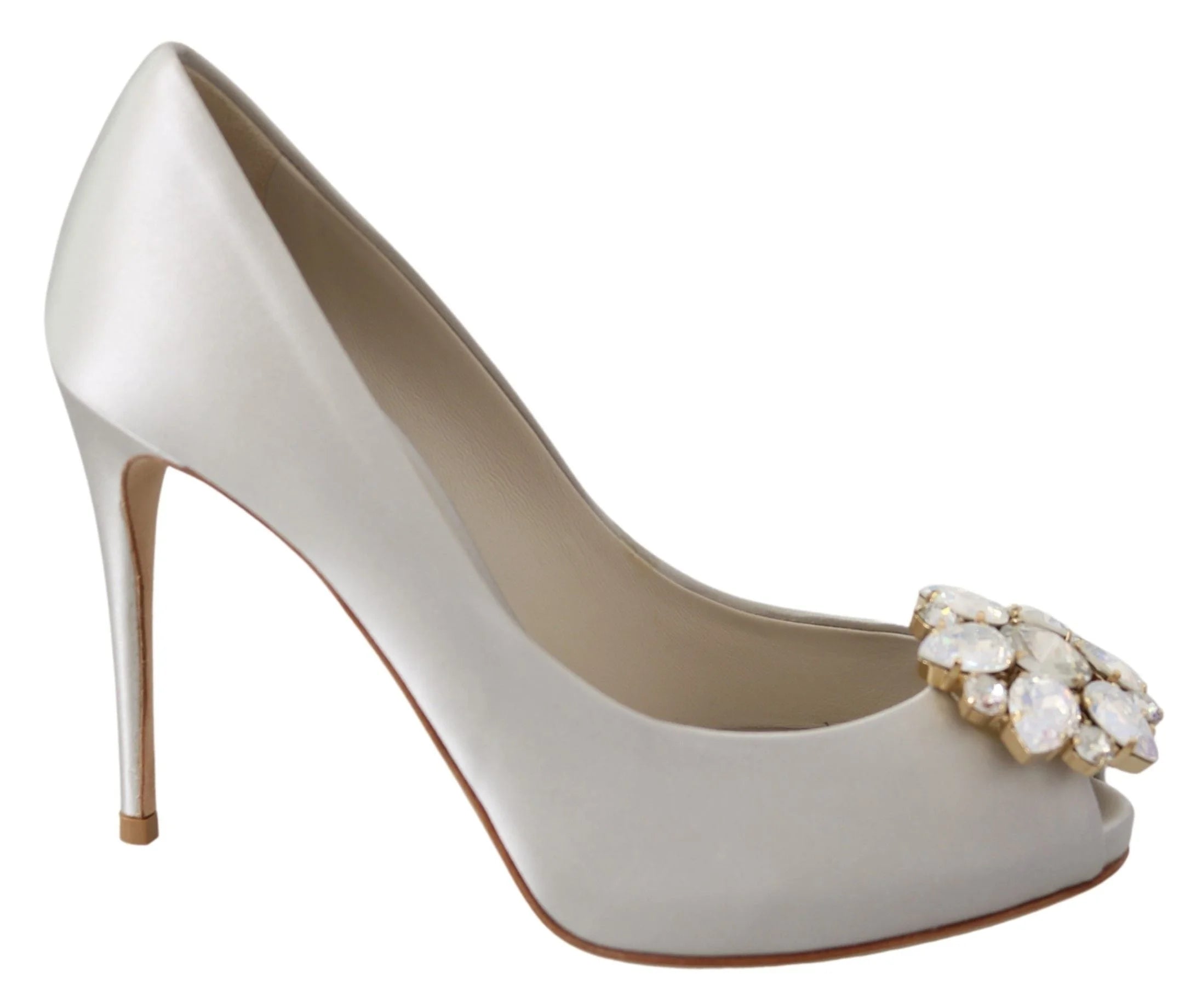 Detaljeret billede af lædersålen og stiletto konstruktionen på Dolce & Gabbana hvide silke-satin peep toe pumps.
