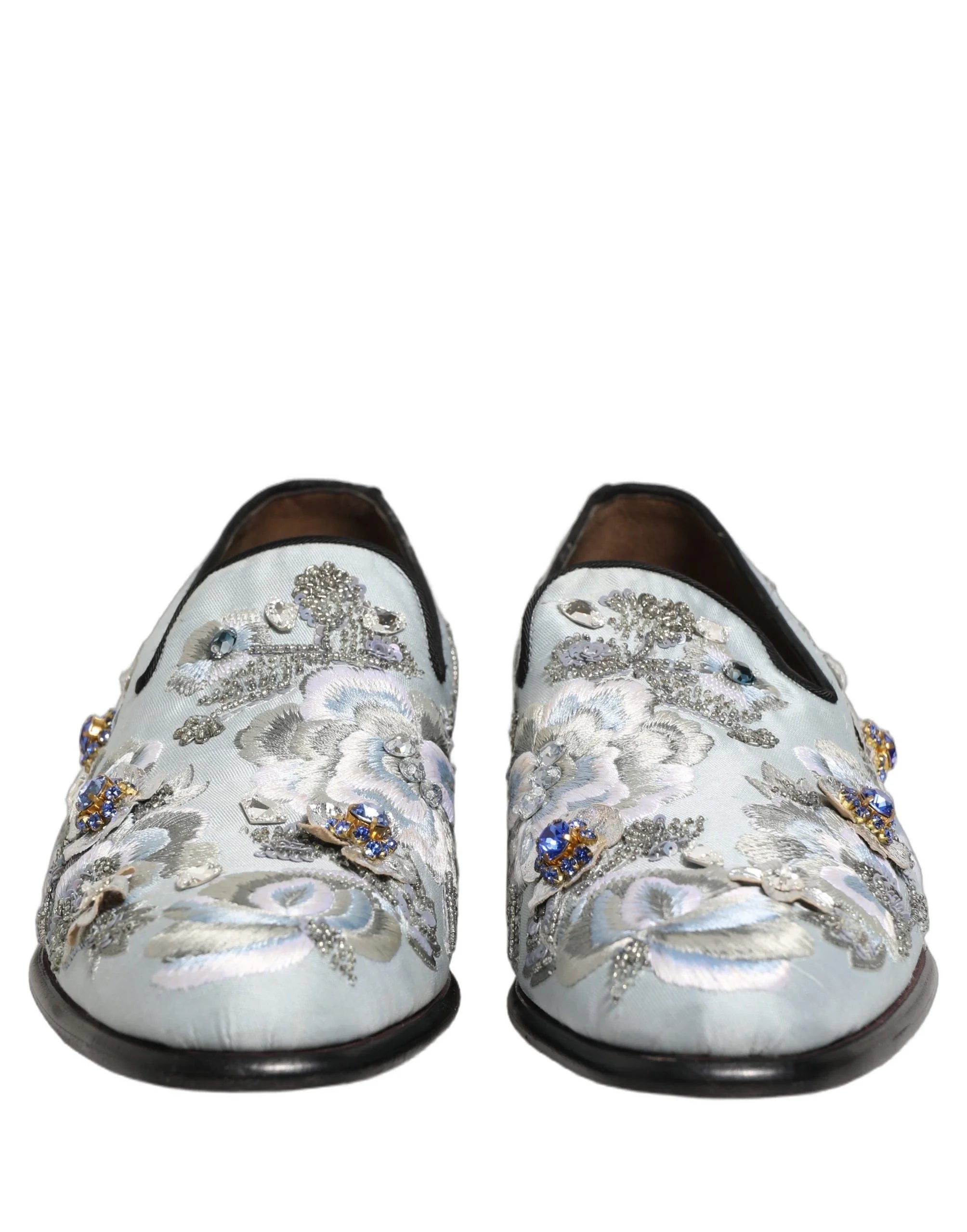 Sidoprofil av Dolce & Gabbanas vita blommiga loafers som visar den eleganta silhuetten och premium läderkonstruktionen.