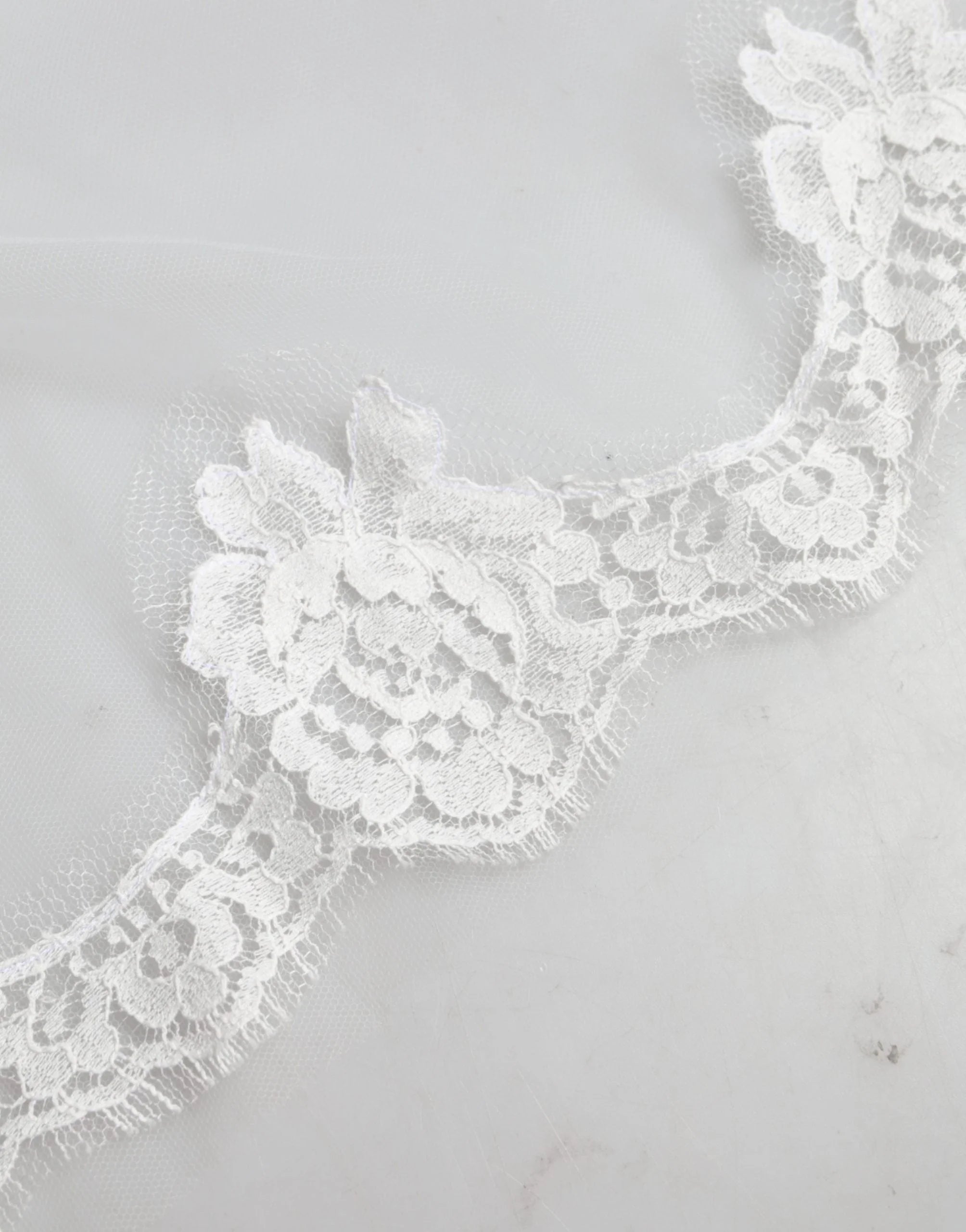 Dolce & Gabbana Vitt Flora i Spets och Nylon, Lång Slöja - Bröllopsslöjor