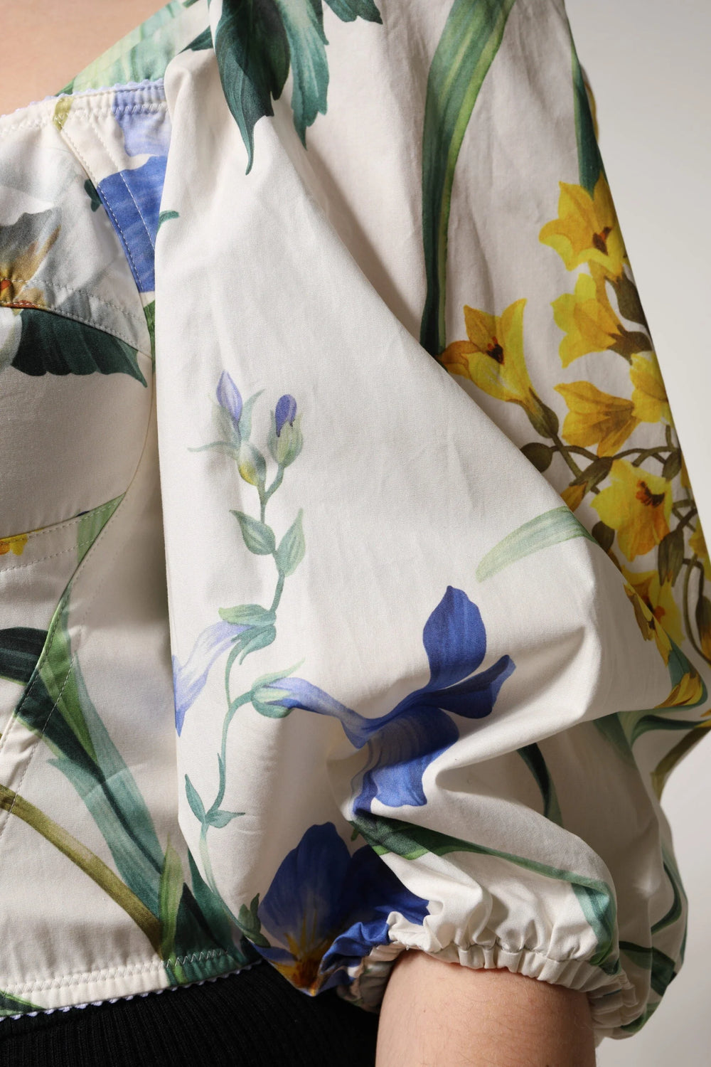 Dolce & Gabbana White Floral Puff Sleeves Crop Blouse Top - IT40|S - Blouses