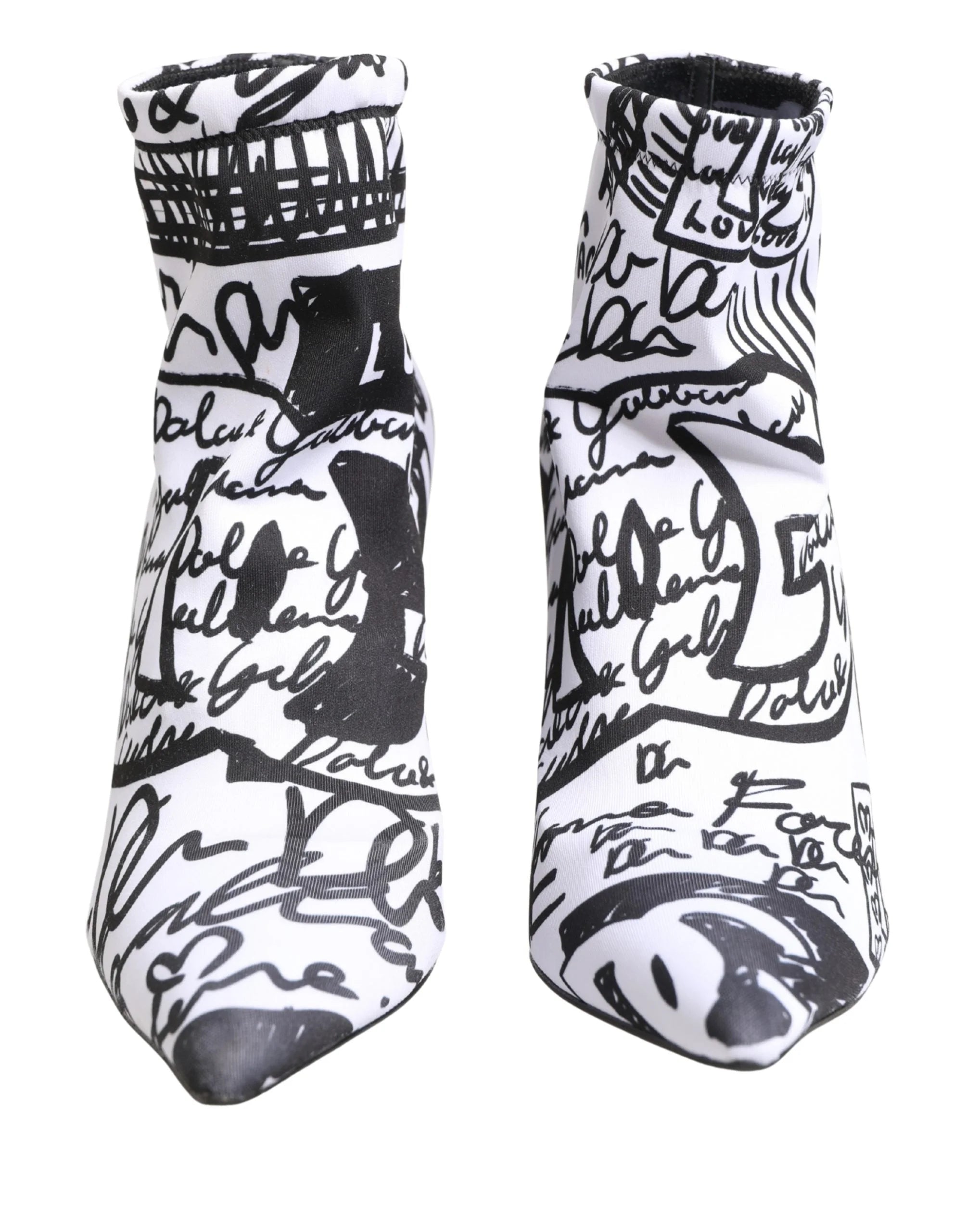Oversiktsbilde av Dolce & Gabbana hvite graffiti-støvler, som avslører det merkede innvendige lærinnlegget.