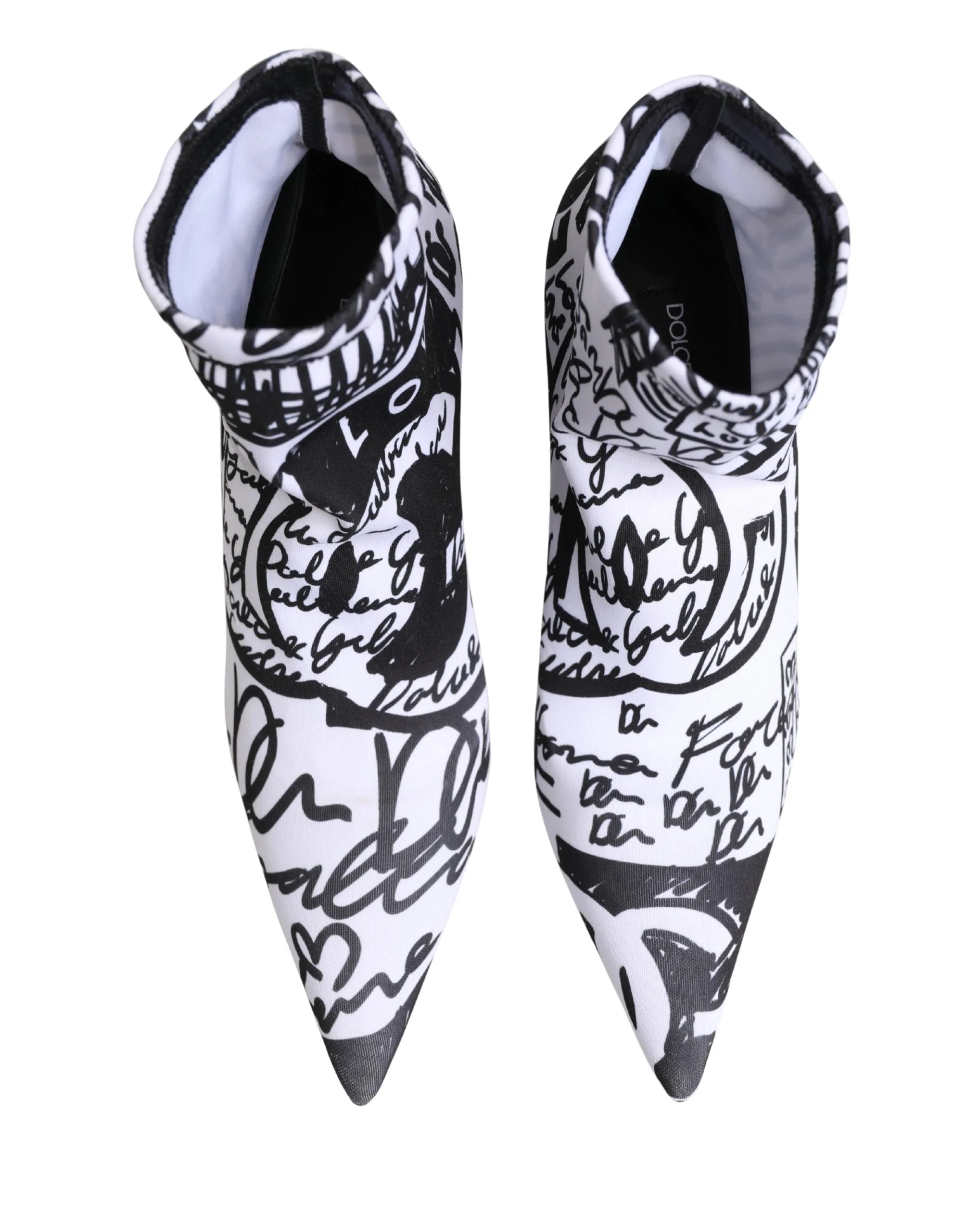 Detalj bilde av den luksuriøse lær-sålen og hælkonstruksjonen på Dolce & Gabbana-skoene med graffiti-tema.