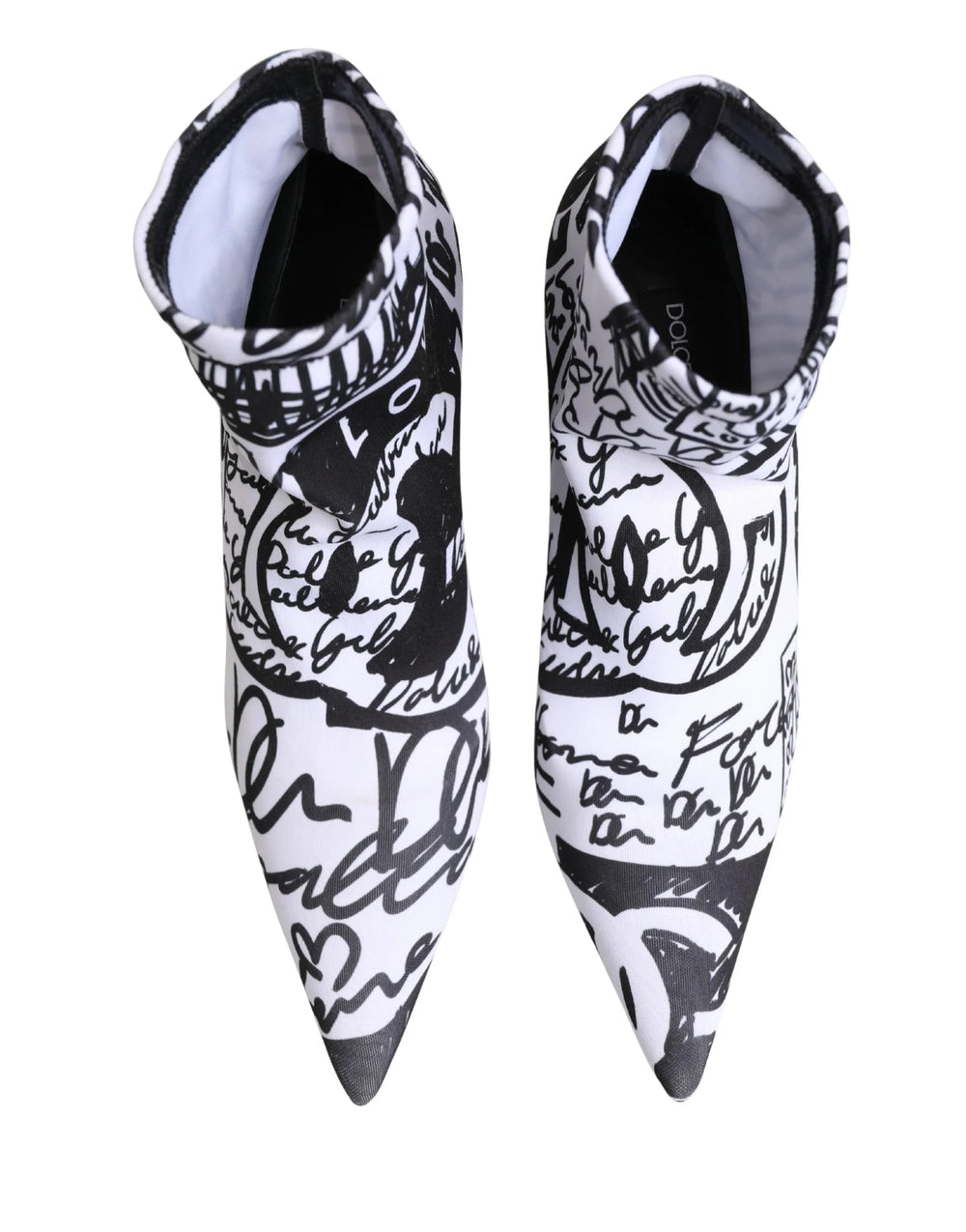 Detalj bilde av den luksuriøse lær-sålen og hælkonstruksjonen på Dolce & Gabbana-skoene med graffiti-tema.
