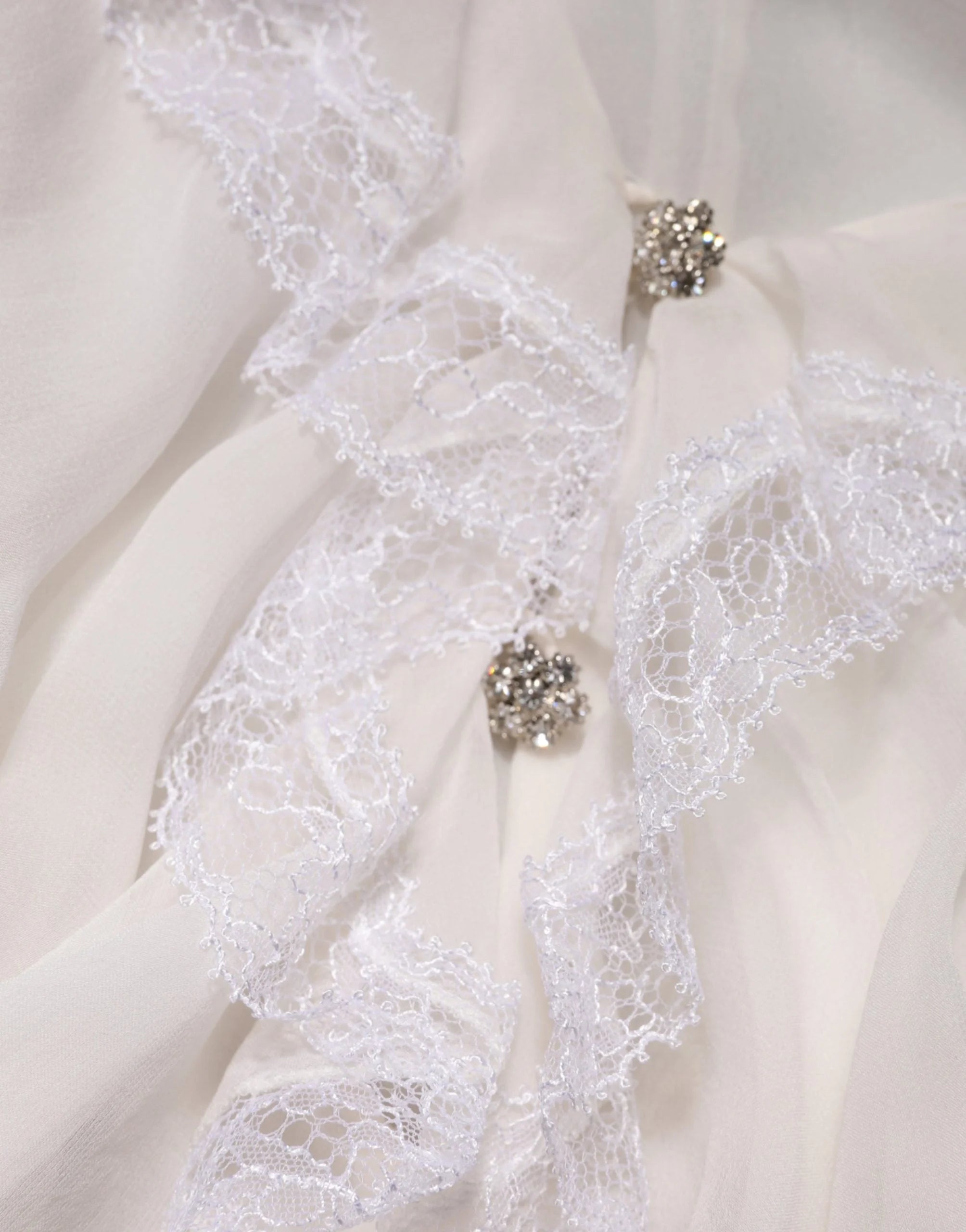 Dolce & Gabbana Vit långärmad blus med spetsdetaljer och volanger - IT42|M