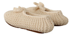 Bakfrappvisning av Dolce & Gabbanas hvite ull slip-on sko som fremhever den myke hælstrukturen og rene finishen.