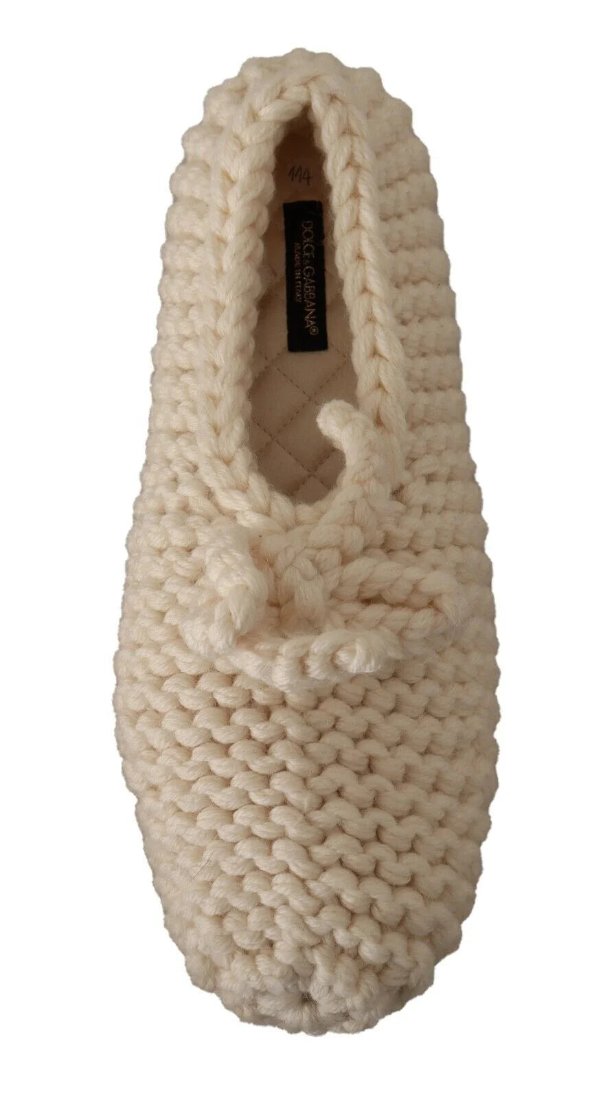 Detalj bilde av den slitesterke yttersålen og håndverket til Dolce & Gabbanas hvite strikkede ballerina sko.