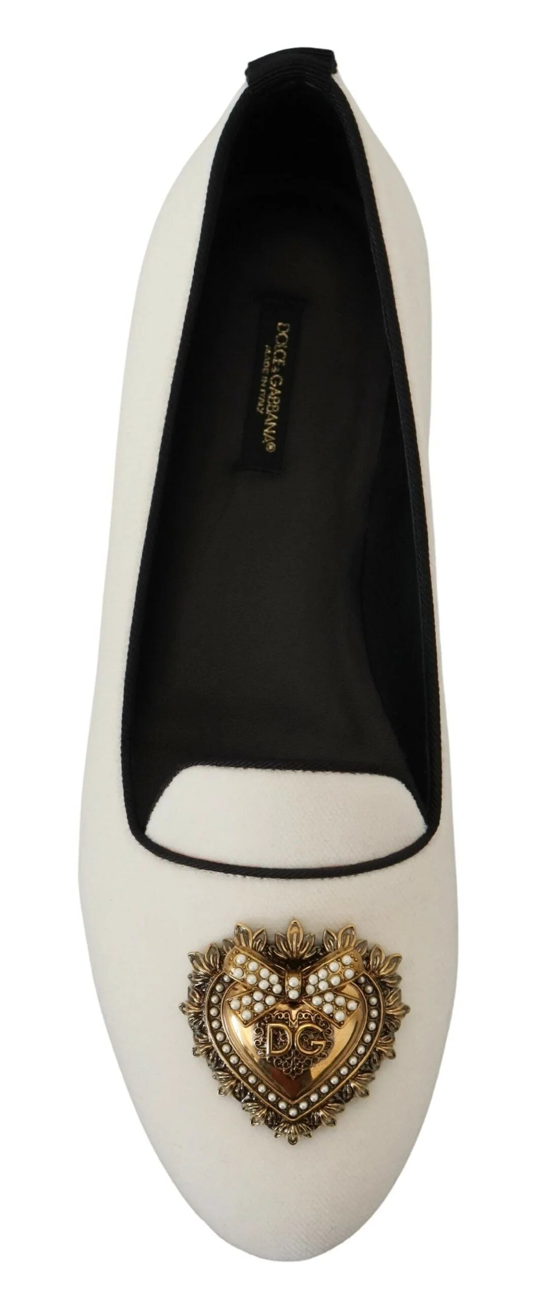 Pantofi mocasini slip-on din catifea albă Dolce & Gabbana, cu o siluetă rafinată și o estetică minimalistă de lux.