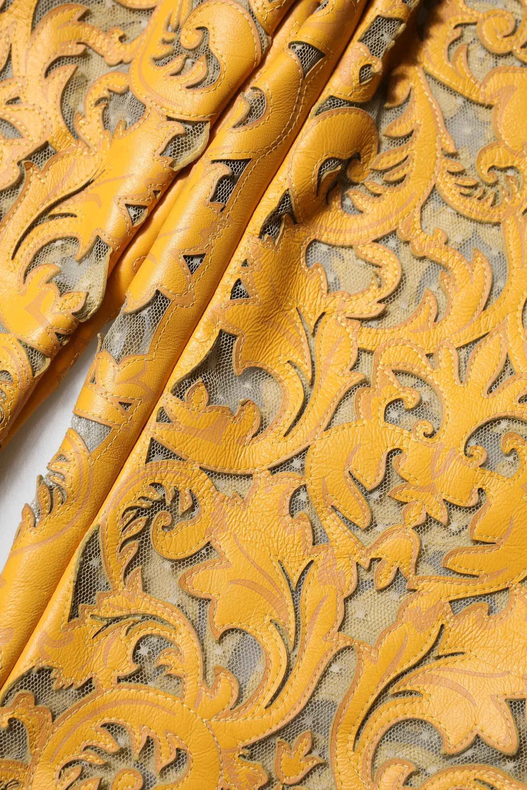 Dolce & Gabbana Yellow Floral Lace Mid Waist Capri Pants - IT40|S - Trousers