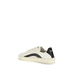 Achterkant van de Dsquared² Bos Taurus sneakers, waarbij de gestructureerde hiel en het premium Italiaanse lederen vakmanschap worden benadrukt.