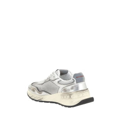 Achterkant van de Dsquared² Bos Taurus sneakers, met de verstevigde hielkap en schone lederen afwerking.